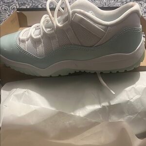 Nike White and Green Sneakers for Everyday Comfort